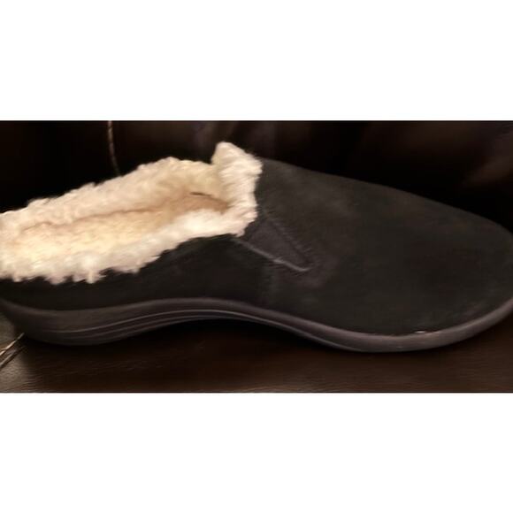 NIB Men\'s Dundee Suede Slipper, Size 8D, Black Sherpa Plush Revitalign